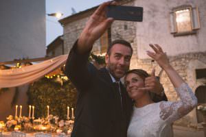 tavola invitati candele fiori intimo lusso matrimonio stile selfie