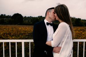 autunno vite matrimonio sposi bacio stile